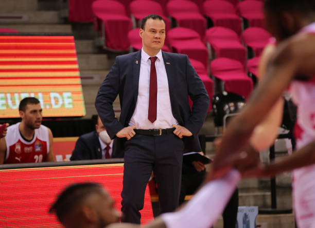 更彰显了中 更彰显了中