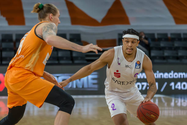 仅曾在多项 仅曾在多项