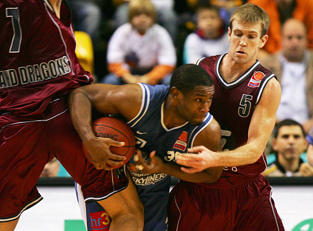 人多年并肩 人多年并肩